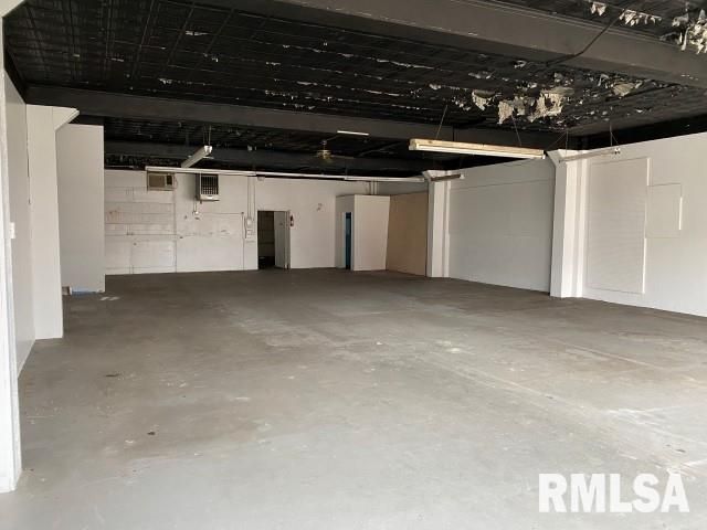 154 W Main St, Galesburg, IL 61401
